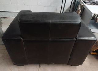 SILLON DE PIEL MARRON.