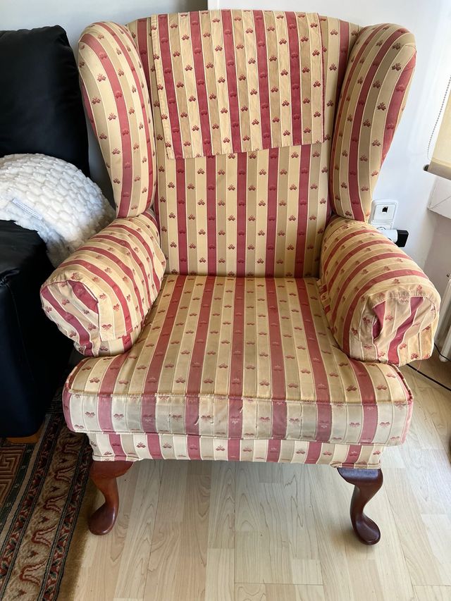 Sillón orejero tela rayas beige y rojo