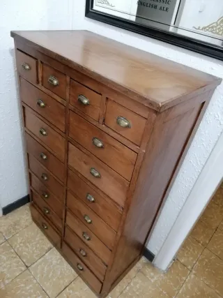 Cajonera de madera antigua