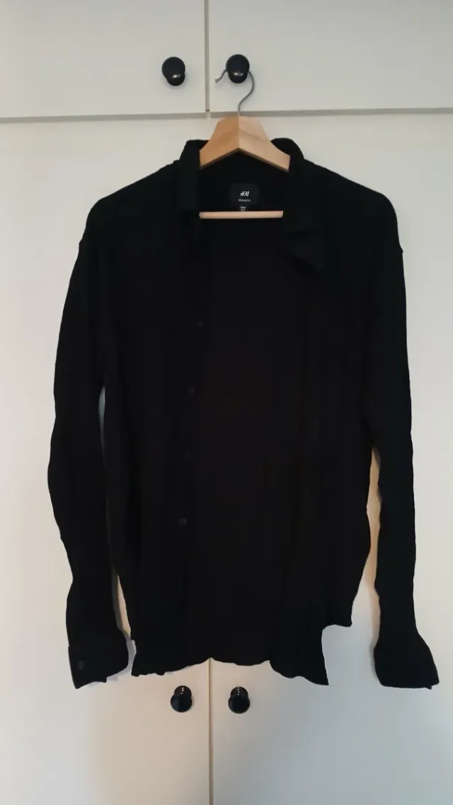 Camisa H&M plisada negra