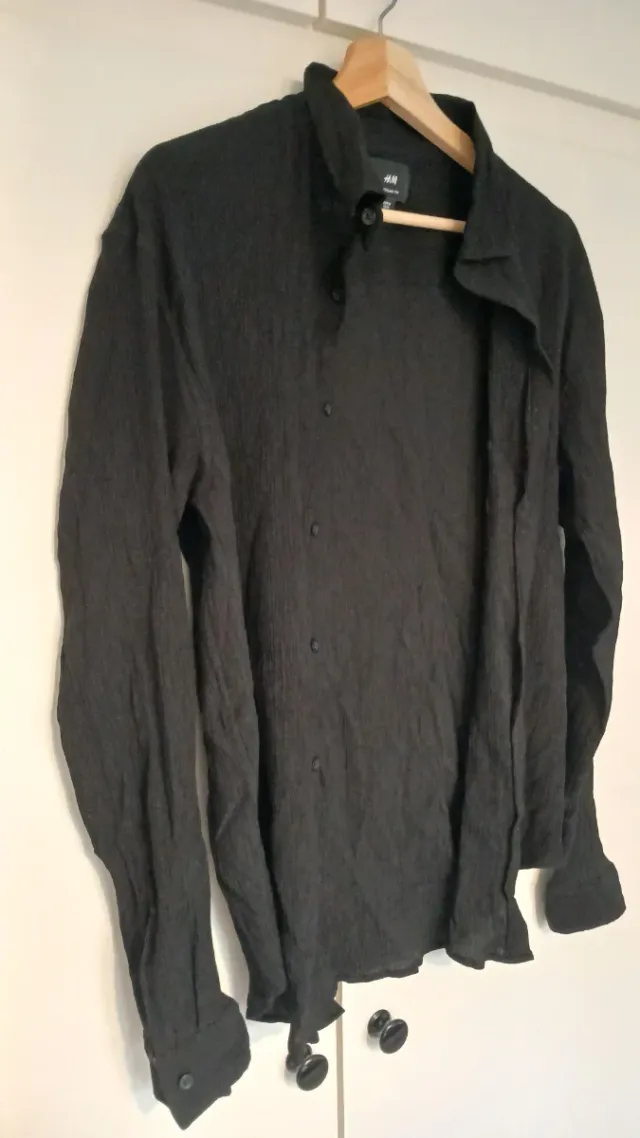 Camisa H&M plisada negra