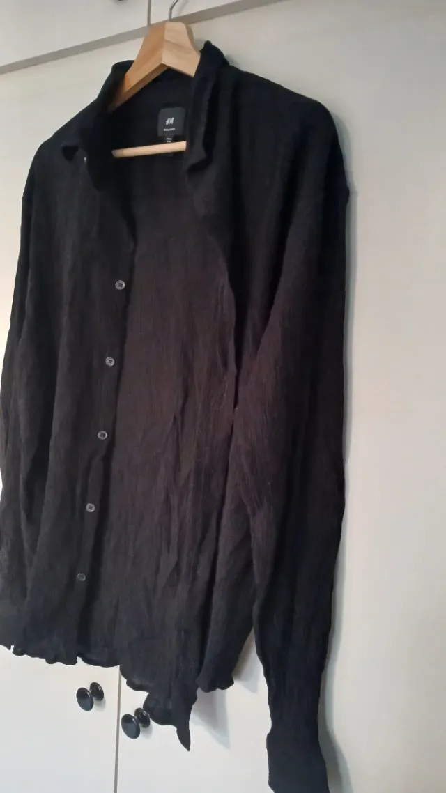 Camisa H&M plisada negra