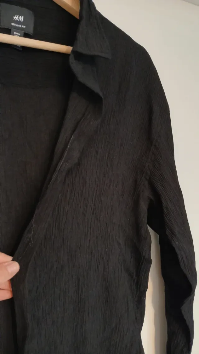 Camisa H&M plisada negra