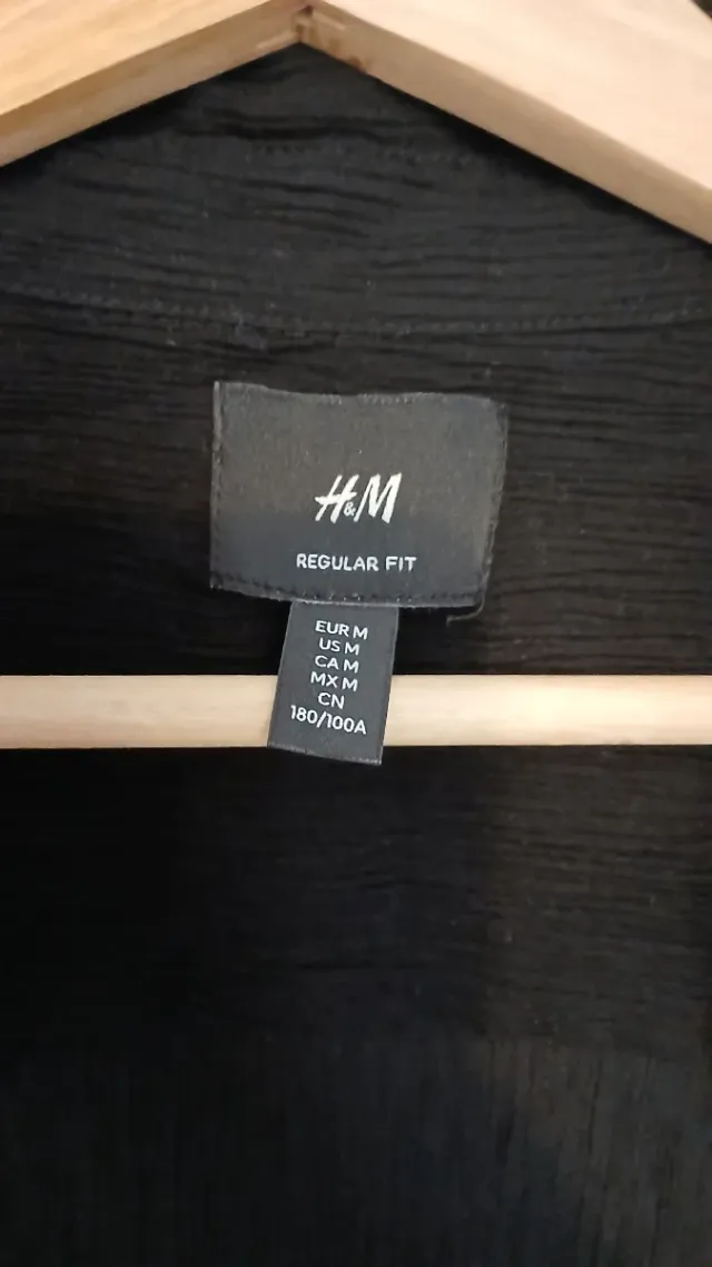 Camisa H&M plisada negra