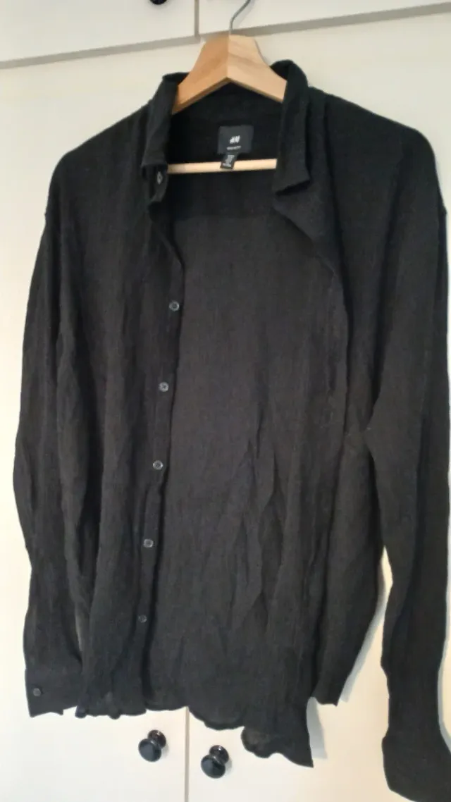 Camisa H&M plisada negra