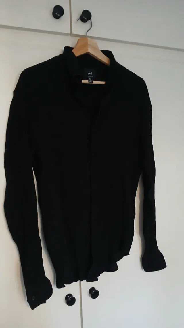Camisa H&M plisada negra