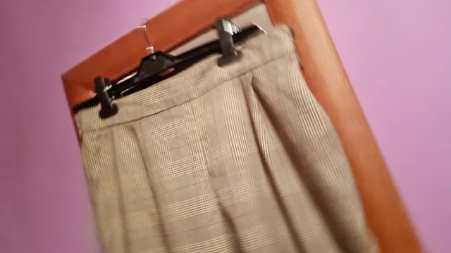 Pantalón de mujer a cuadros beige
