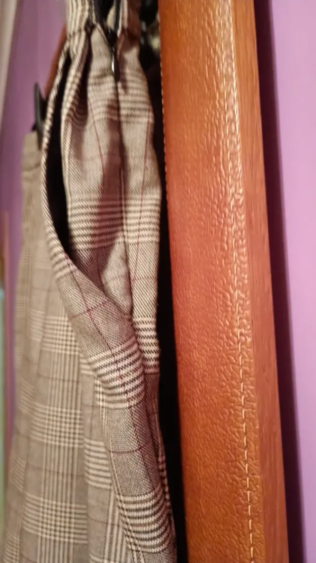 Pantalón de mujer a cuadros beige