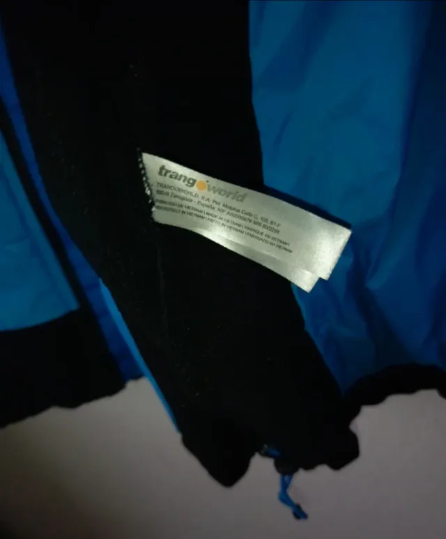 Chaqueta Trangoworld Híbrida Negra y Azul