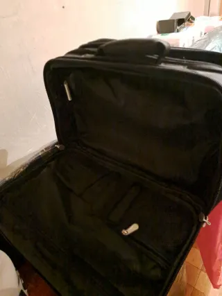 Maletín Adidas negro varios departamentos