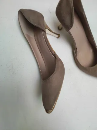 Zapatos de salón tacón beige mujer