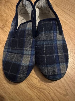 Zapatillas de estar por casa a cuadros