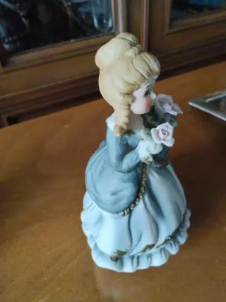 Muñeca de porcelana inglesa musical