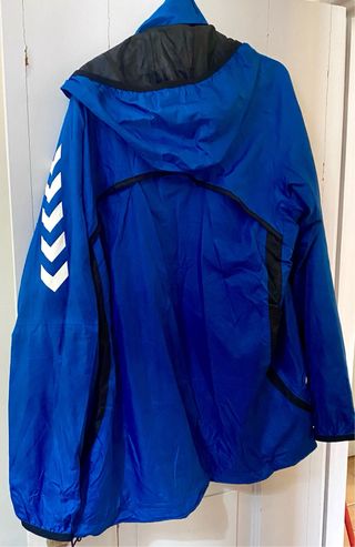 Casacos futebol 20€camisolas treino 15€,tshirt 10€