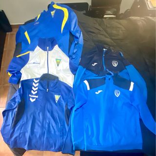Casacos futebol 20€camisolas treino 15€,tshirt 10€