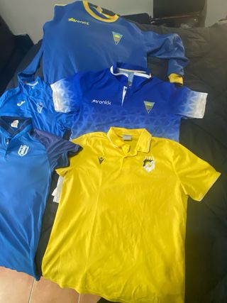 Casacos futebol 20€camisolas treino 15€,tshirt 10€