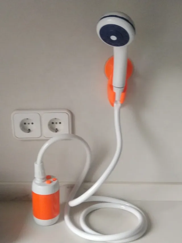 Ducha portátil para camping estropeada