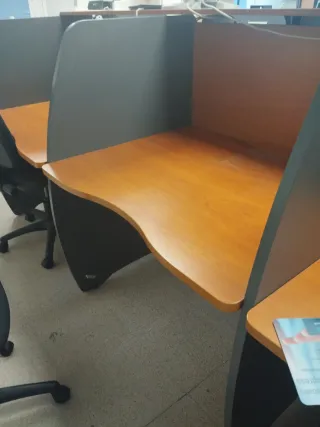 Mesa de oficina Call Center con separador