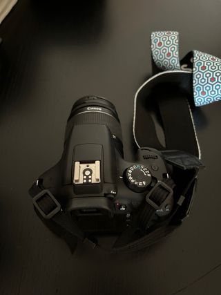 Canon EOS 1300D Cámara Negra con bolsa de regalo