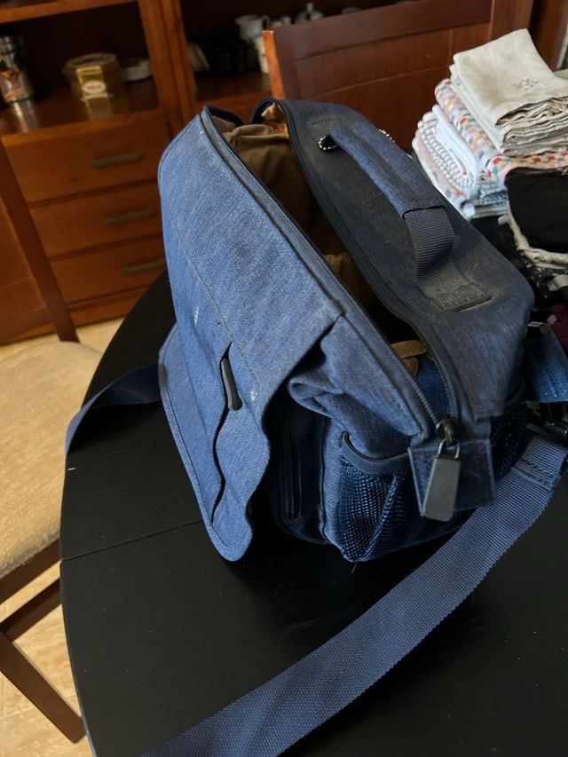 Canon EOS 1300D Fotocamera Nero con Borsa Regalo