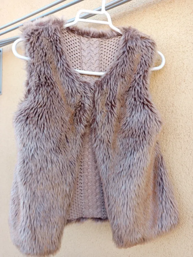 Chaleco niña pelo sintético y tejido