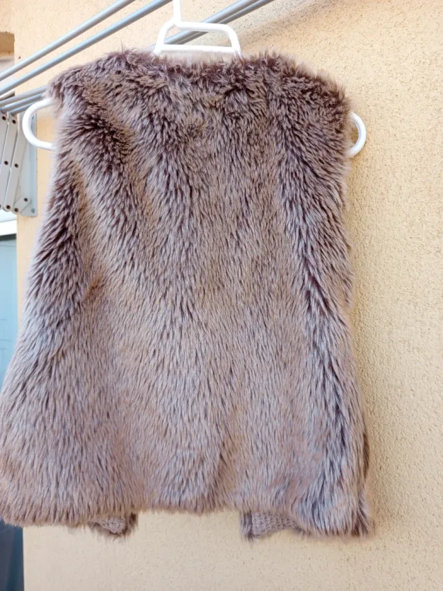 Chaleco niña pelo sintético y tejido