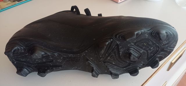 Botas de fútbol Adidas negras