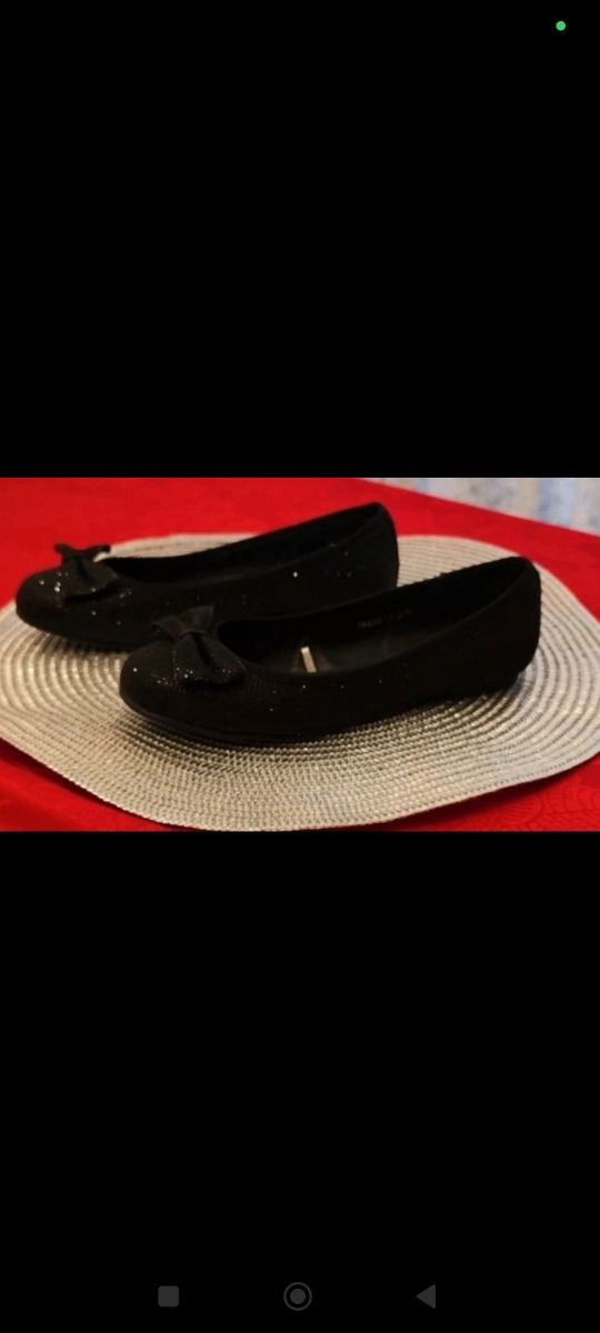 Bailarinas negras con lazo brillante