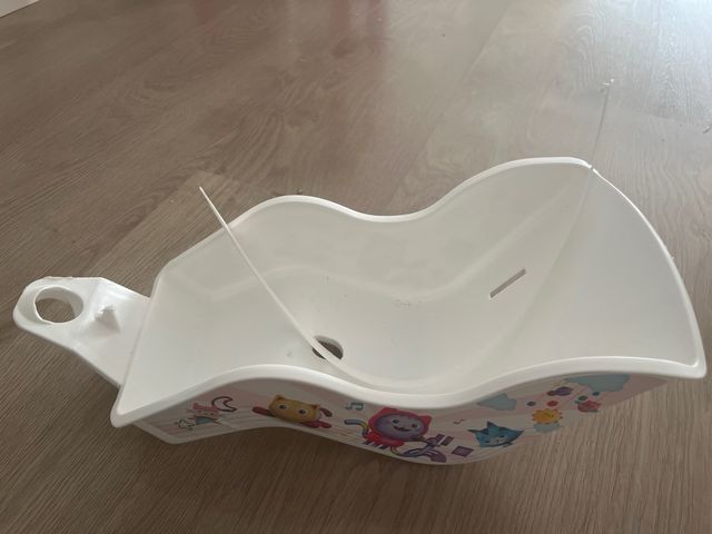 Bicicleta infantil rosa con ruedas de apoyo