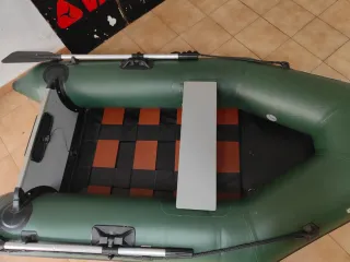 Barca Virux Cargo como nueva de 2'40 metros.