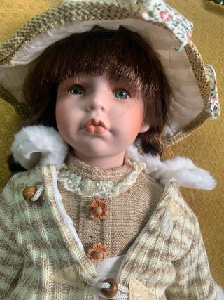 Bambola in Porcellana con Vestito e Cappello