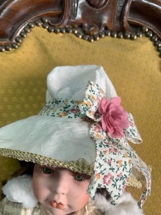 Bambola in Porcellana con Vestito e Cappello