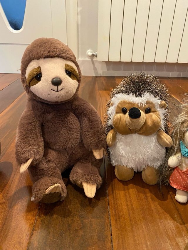 Lote peluches: pingüino, perezoso, erizo, cerdo