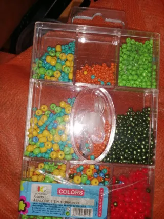 Caja de abalorios Kirica multicolor