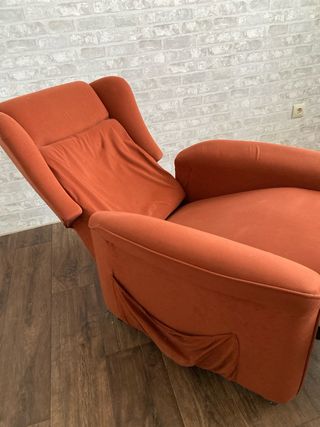 Sillón orejero naranja tela