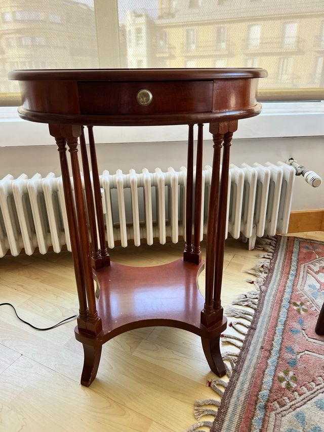 Mesa auxiliar decorativa con incrustaciones