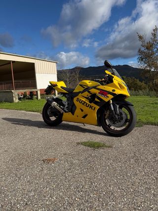 Suzuki GSXR 600 K5 Amarilla