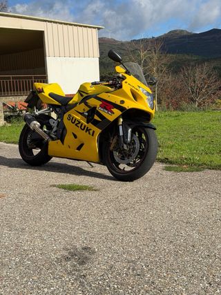 Suzuki GSXR 600 K5 Amarilla