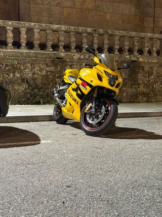 Suzuki GSXR 600 K5 Amarilla