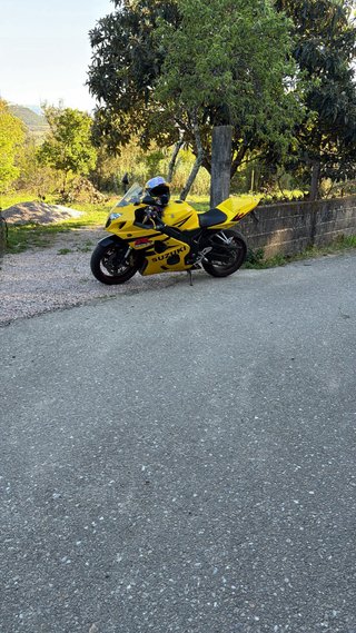 Suzuki GSXR 600 K5 Amarilla