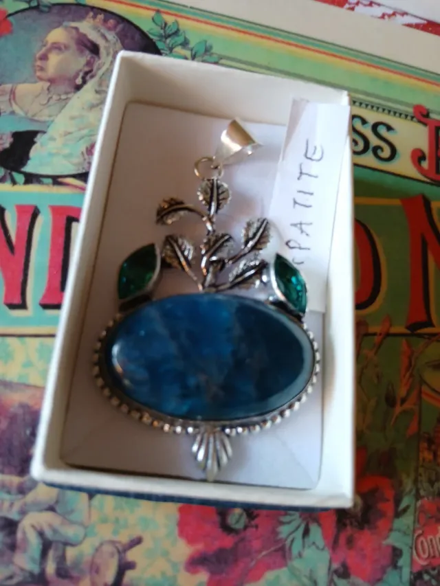 Pendente in argento indiano marcato 925.