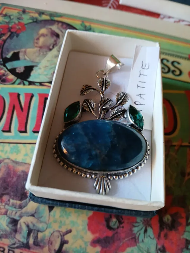 Pendente in argento indiano marcato 925.