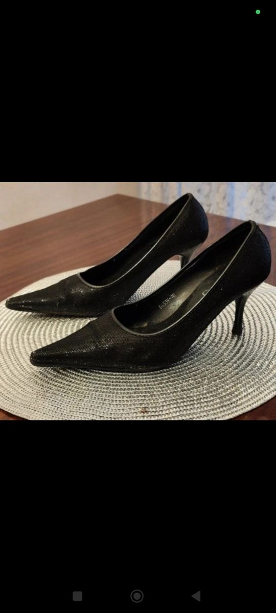 Zapatos de tacón negros