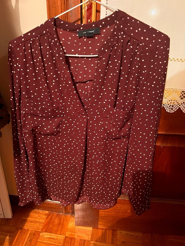 Camisa Atmosphere granate lunares blancos