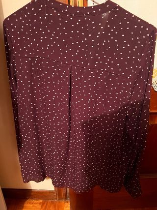 Camisa Atmosphere granate lunares blancos