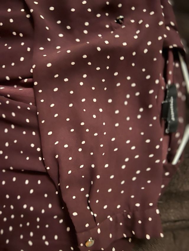 Camisa Atmosphere granate lunares blancos