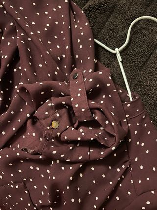 Camisa Atmosphere granate lunares blancos