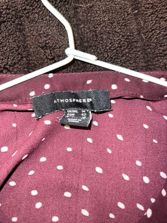 Camisa Atmosphere granate lunares blancos