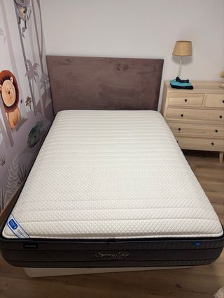 canapé y colchón de 1,35 x 1,90 totalmente nuevo
