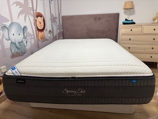 canapé y colchón de 1,35 x 1,90 totalmente nuevo